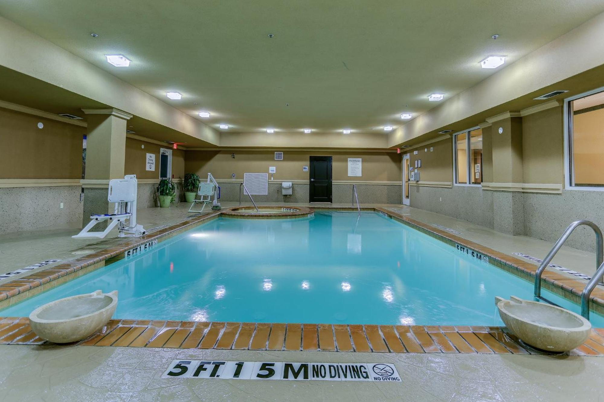 Express & By Ihg 2* Huntsville