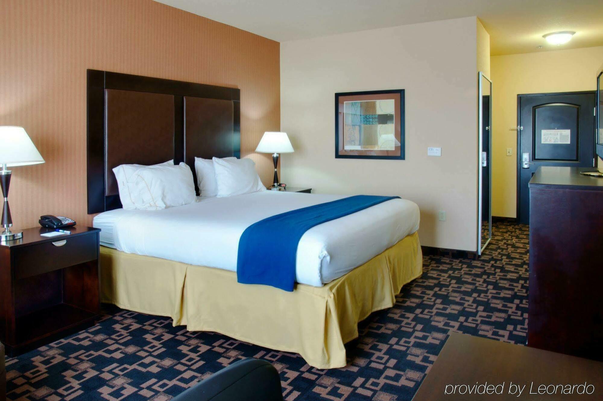 Express & By Ihg Hotel 2*